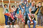 3議席確保に沸く日本共産党事務所写真