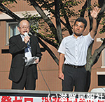 日本共産党緊急宣伝で訴える奥谷、佐藤両氏写真