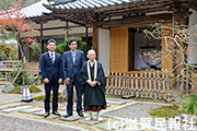 三井寺で福家長吏、日本共産党の大門、佐藤両氏写真
