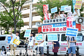日本共産党の佐藤比例候補と若者街頭宣伝写真