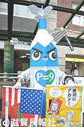 憲法・平和を守れと訴えるキャラクター「エンピツくん」写真