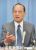滋賀県知事選に立候補表明する近藤氏写真