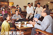 「くらしとせいじカフェ－知事選予定候補の近藤学さんとしゃべろう」写真
