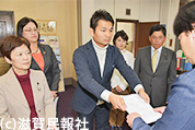 滋賀県に日米合同演習の中止を申し入れる日本共産党の各氏写真