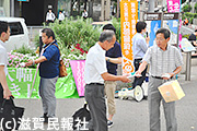 最賃引き上げを求める滋賀県労連の宣伝写真