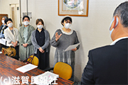 滋賀県に要請書を提出する各団体写真