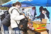 民青同盟滋賀県委員会の食料支援写真