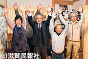 議席確保に沸く日本共産党事務所写真