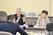 日本共産党県議団、知事政策協議写真