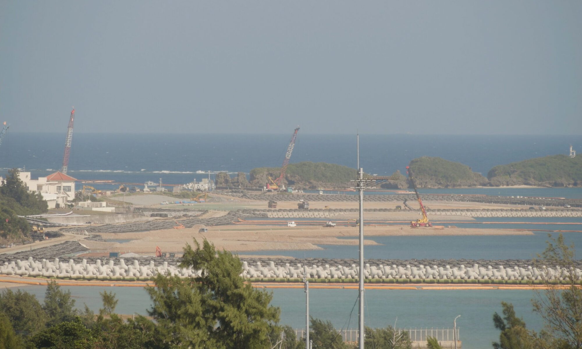 沖縄県・在日米軍辺野古新基地の建設中写真