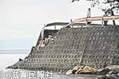長浜市西浅井町菅浦で一部が崩落した道路写真