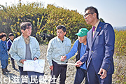 長浜市鳥羽上町の土砂崩落を視察する日本共産党の各氏写真