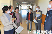野洲養護学校を視察する日本共産党議員団写真