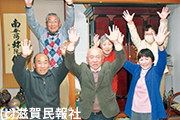 当選を喜ぶ日本共産党事務所写真